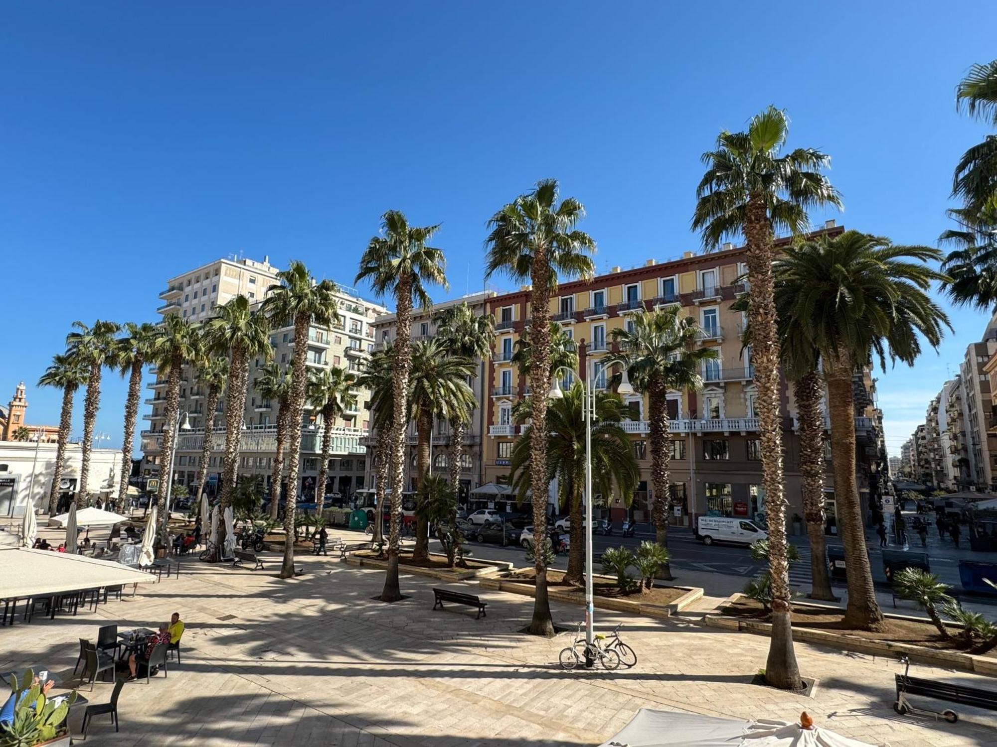 Palm Central House Бари Экстерьер фото