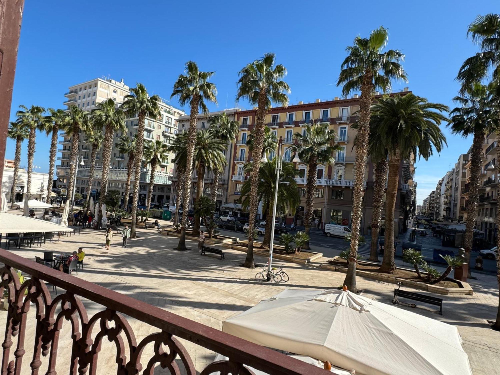 Palm Central House Бари Экстерьер фото