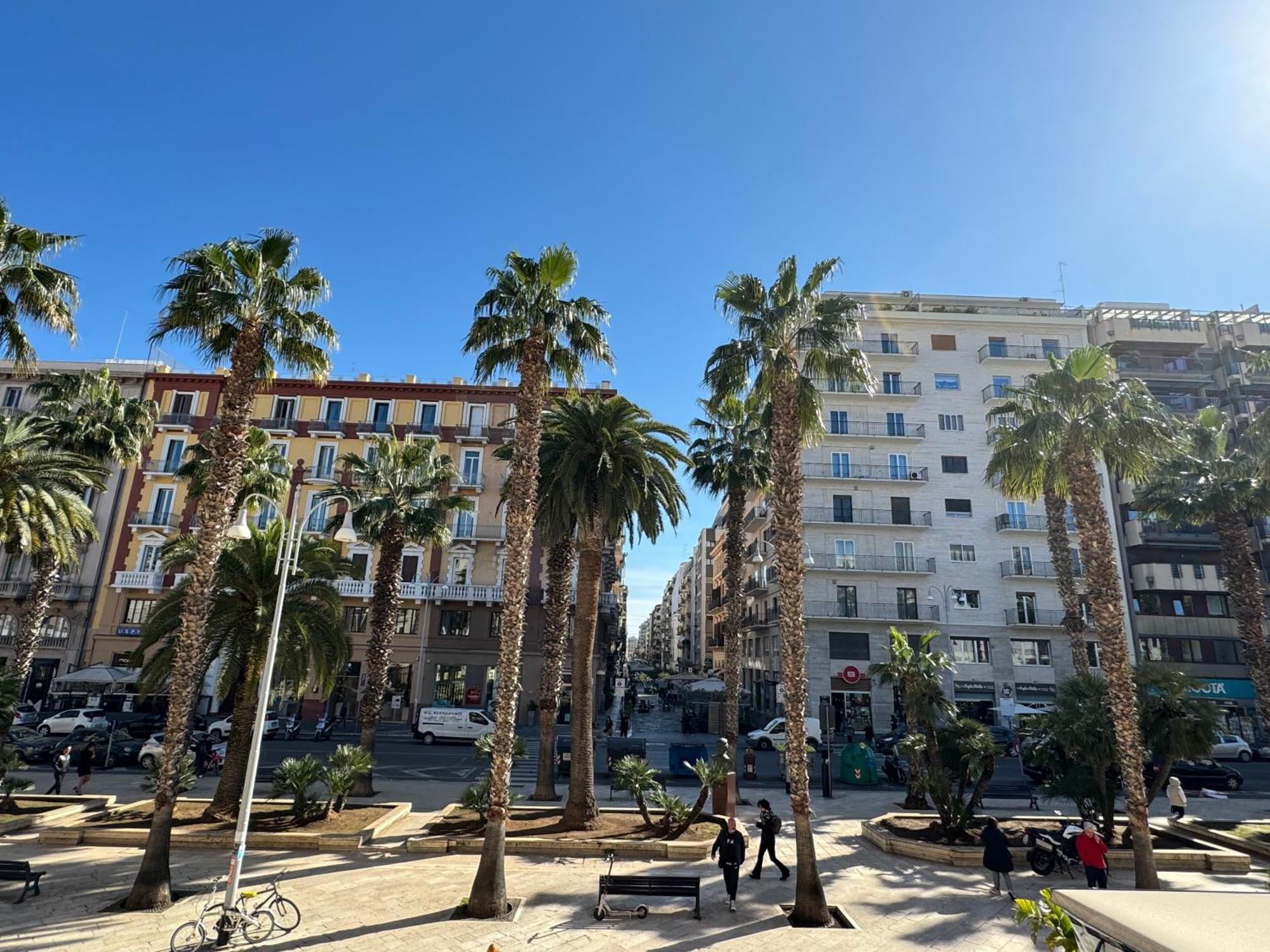 Palm Central House Бари Экстерьер фото