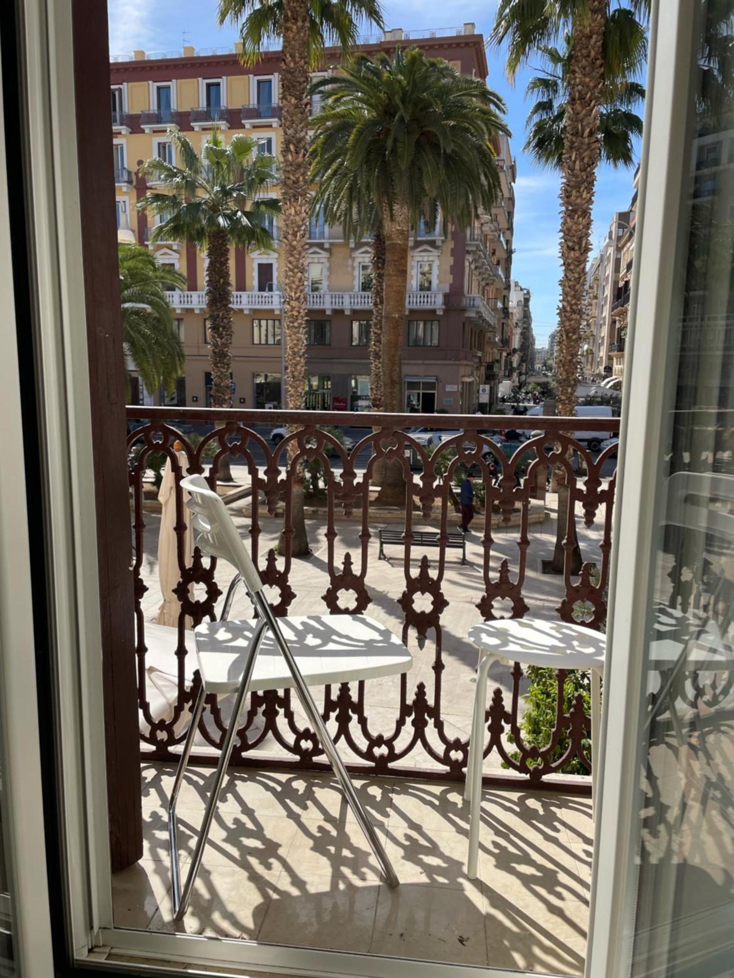 Palm Central House Бари Экстерьер фото